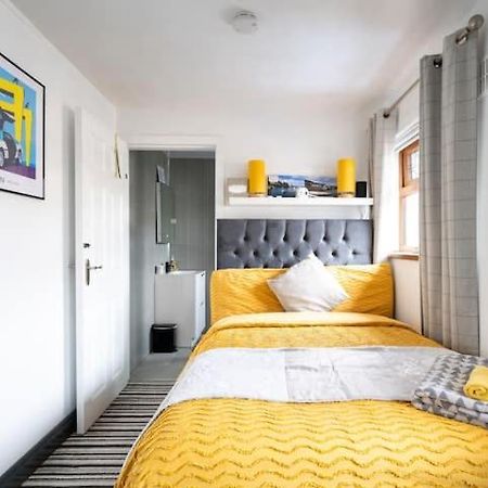 Elegant And Cosy Private Room Белфаст Екстериор снимка