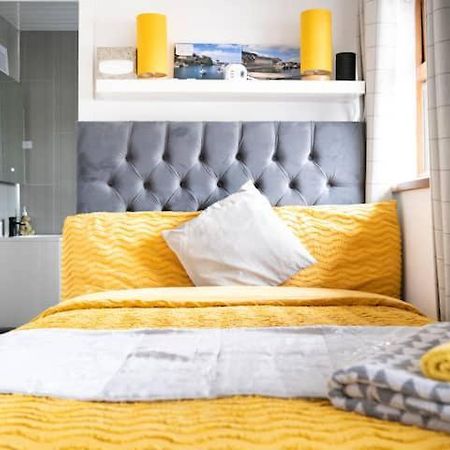 Elegant And Cosy Private Room Белфаст Екстериор снимка