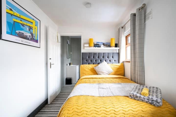 Elegant And Cosy Private Room Белфаст Екстериор снимка