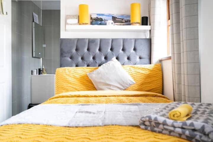 Elegant And Cosy Private Room Белфаст Екстериор снимка